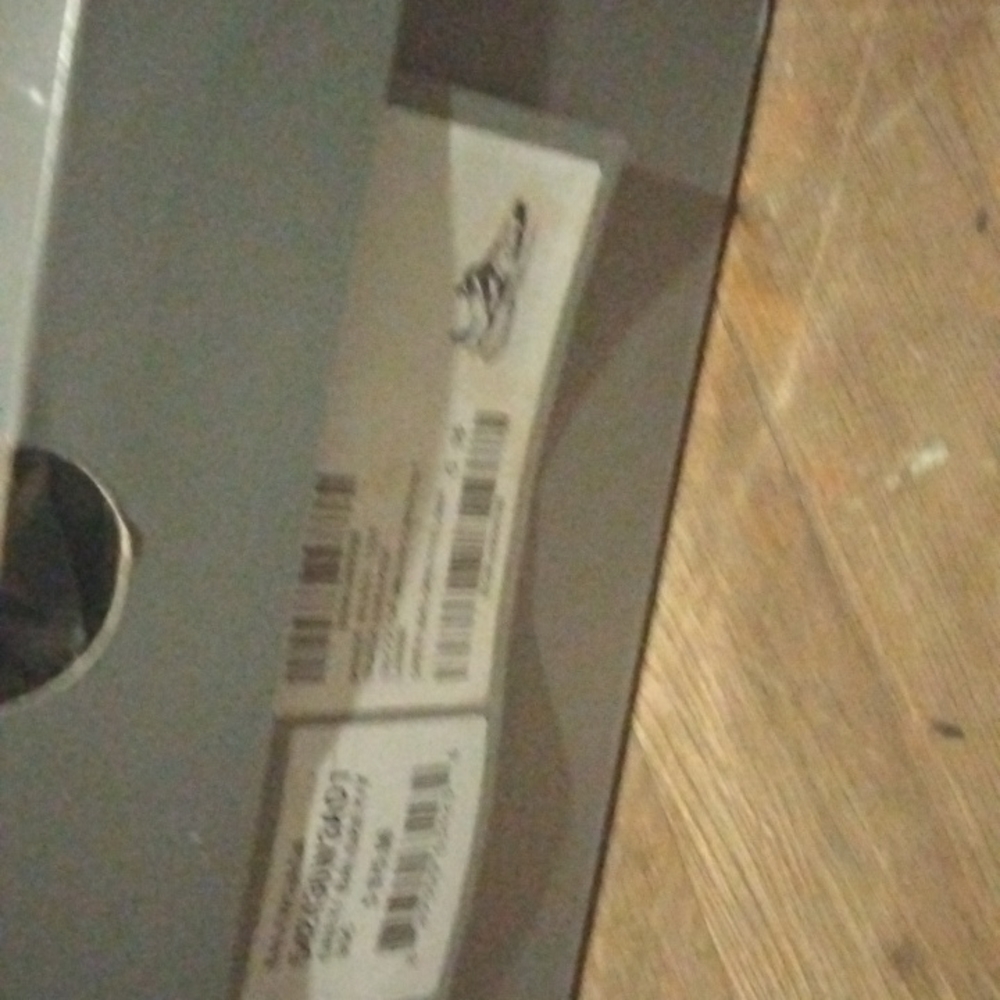 Shoew - Picture 2 of 2